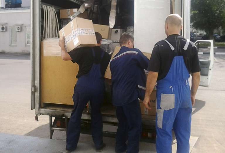 Заказать грузовой автомобиль для отправки мебели : Коробка личных вещей, Личная одежда из Ейска в Калининград
