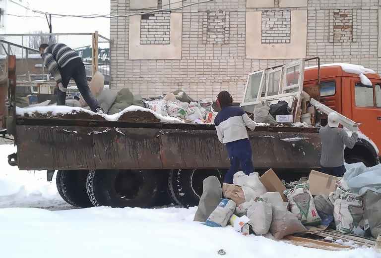 Вывоз мусора из квартиры с грузчиками по Иркутску
